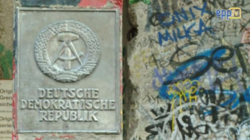 The night the Berlin wall came tumbling down (2009)